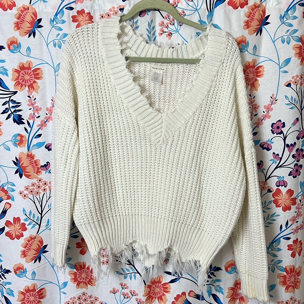 BOUTIQUE SWEATER - SIZE MEDIUM
